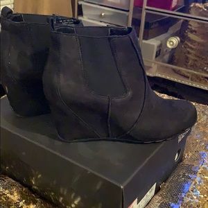 Kenneth Cole Reaction black wedge booties